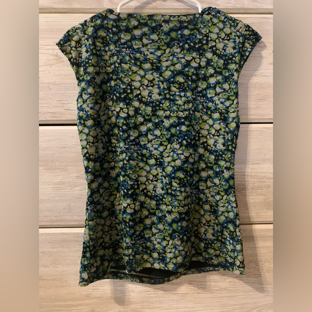 JH Collectibles; Scoop Top Flowers - Picture 2 of 4